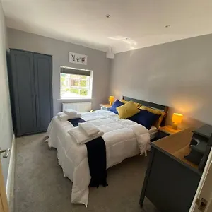  Apartment Stylish 1st Floor Flat Free Parking 2mins From Junction 48a1m United Kingdom