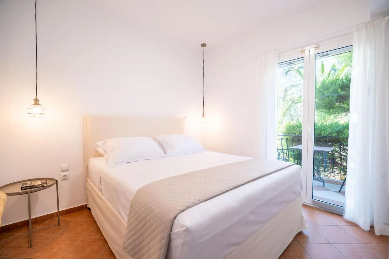 Christoforos Apartments Lourdata