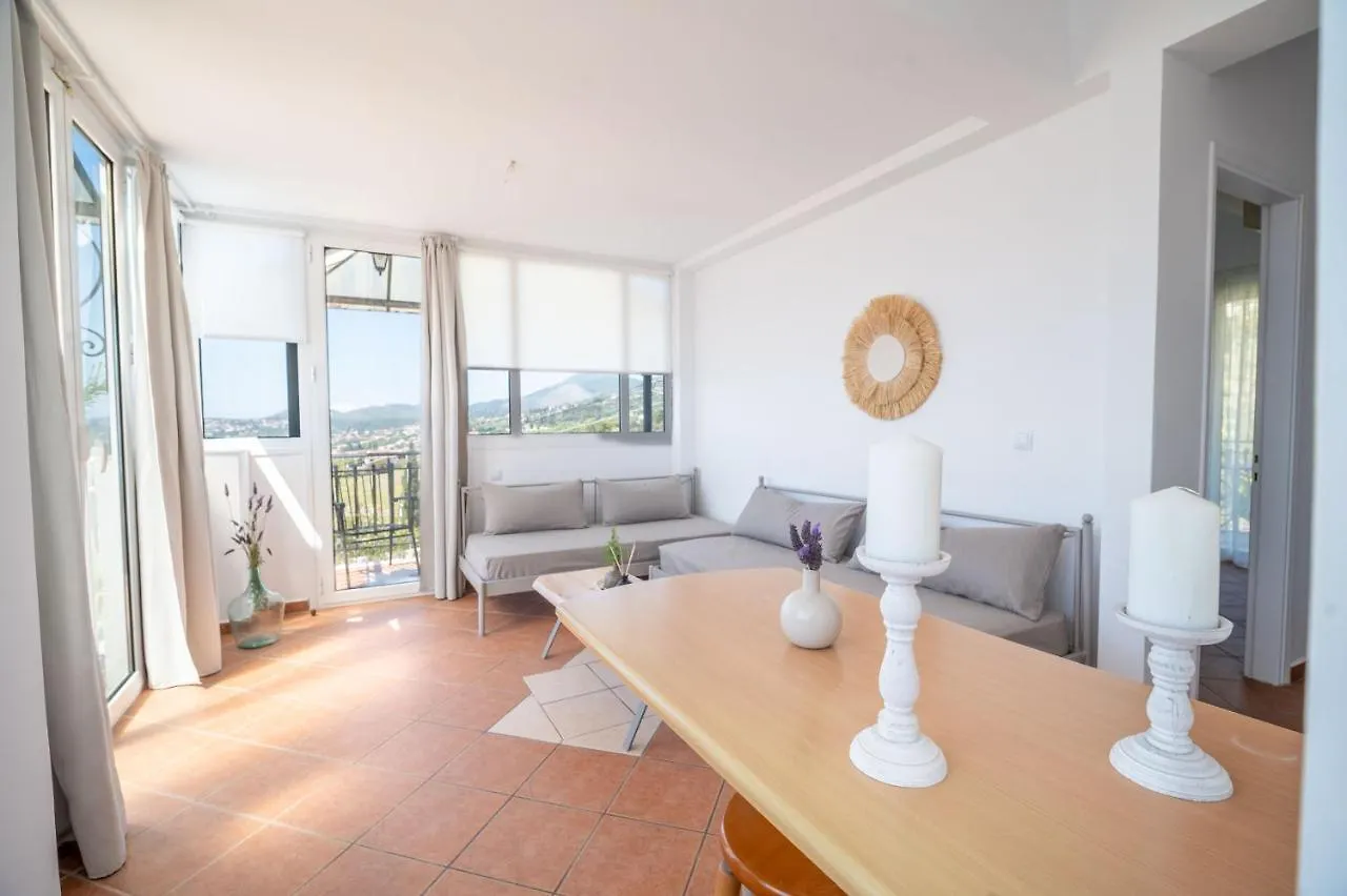 Christoforos Apartments Lourdata